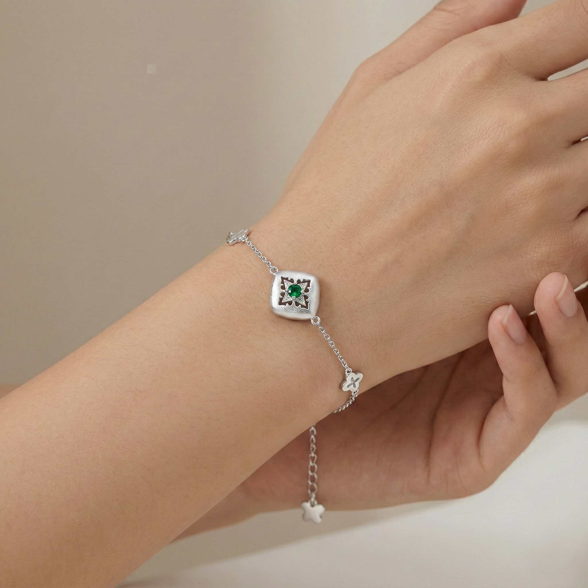 LUXE 925 Sterling Silver Geometric Emerald Green Centerpiece Chain Bracelet Jewellery for Women