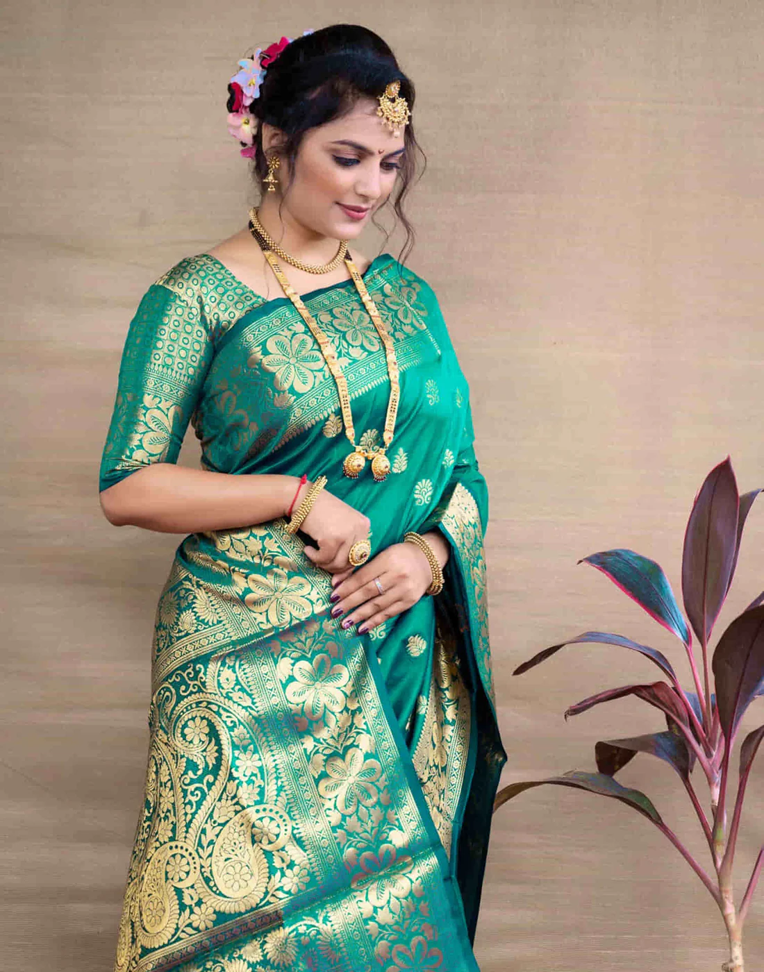 AXONIT Women's Silk Blend Banarasi Jacquard Floral & Paisley Design Saree with Unstitched Blouse Piece
